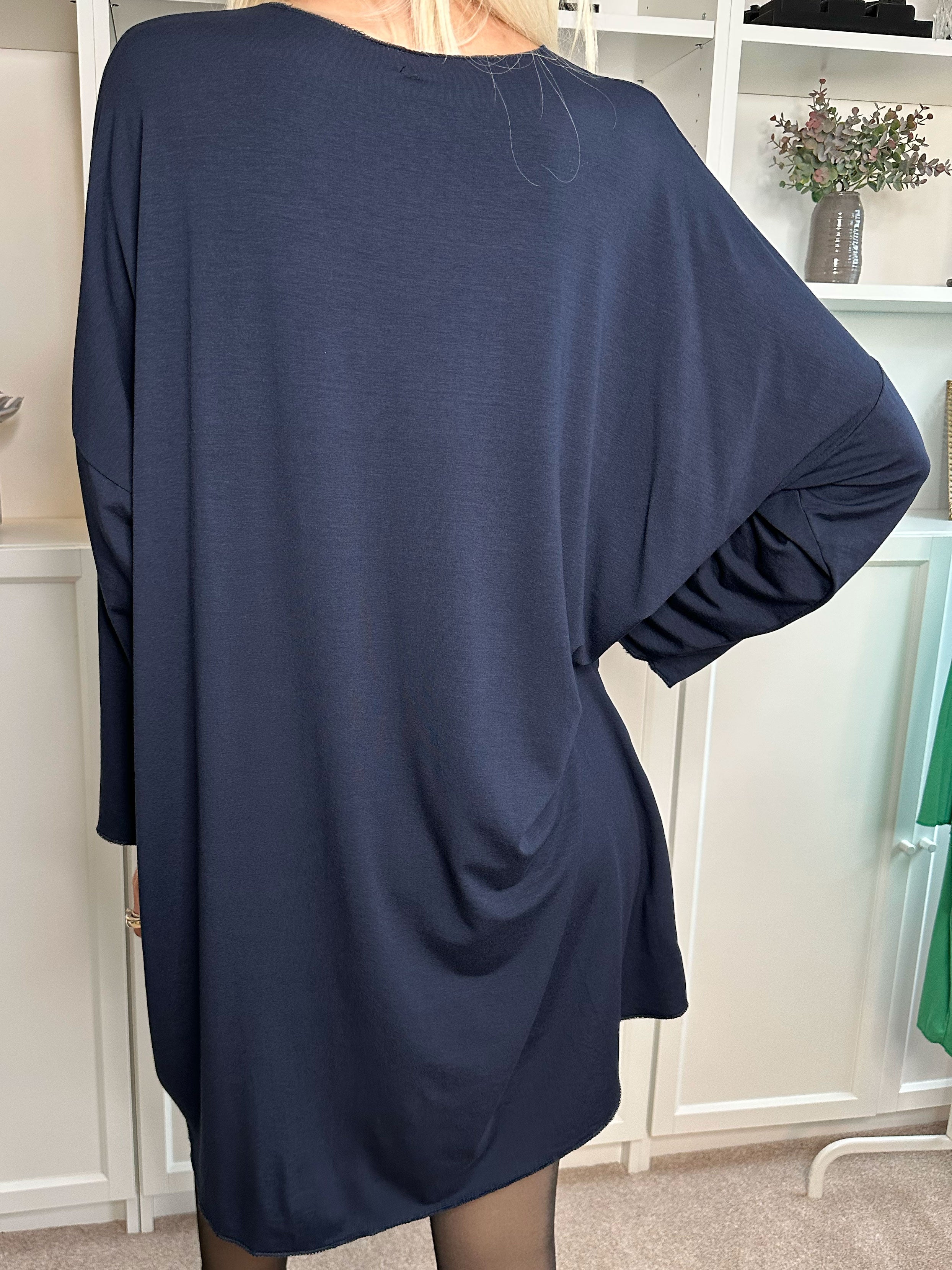 Vogue Long Sleeve - Langærmet kjole i viskose med guld skrift